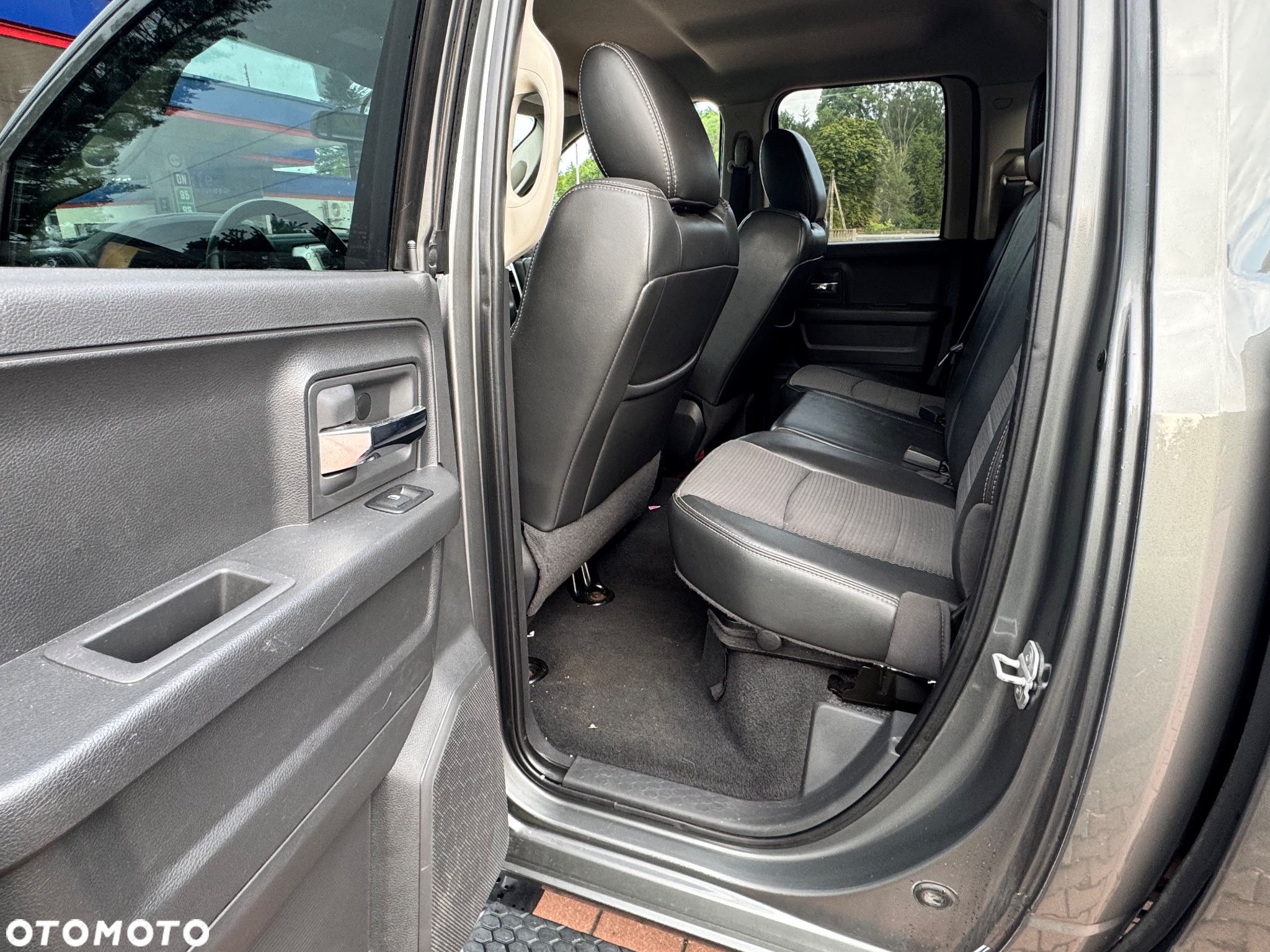 Dodge RAM 1500 5.7 4x4 - 23