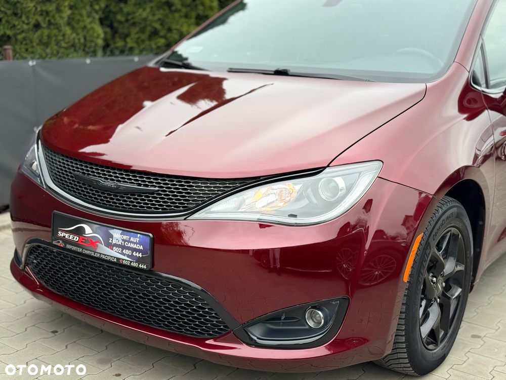 Chrysler Pacifica - 3