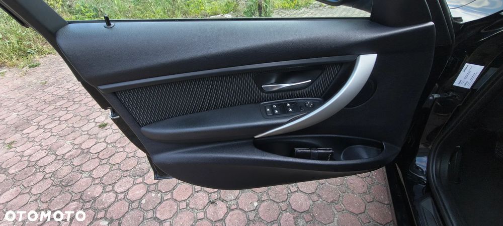 BMW Seria 3 318d DPF Edition Exclusive - 21