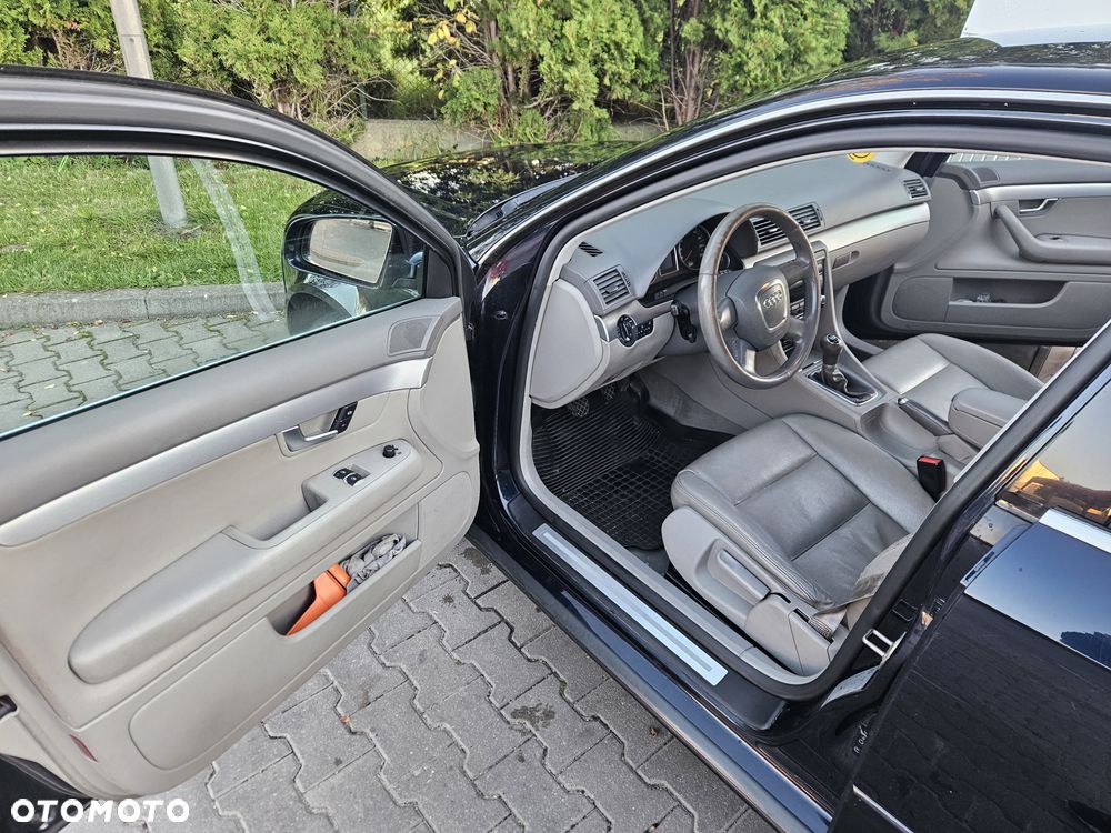 Audi A4 Limousine - 12