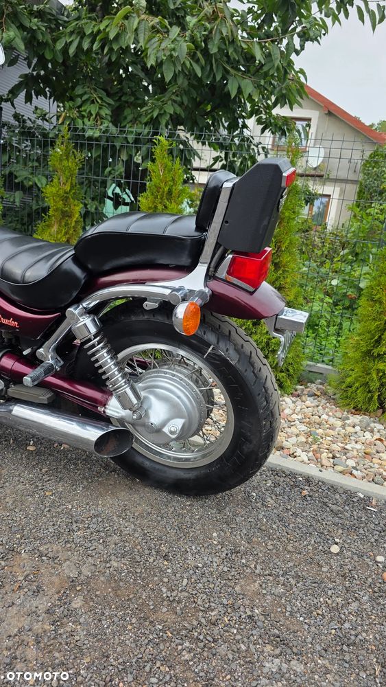 Suzuki Intruder - 11