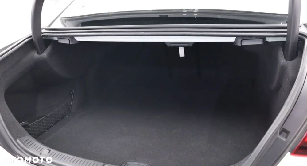 Mercedes-Benz Klasa E 220 d 4Matic 9G-TRONIC AMG Line - 19