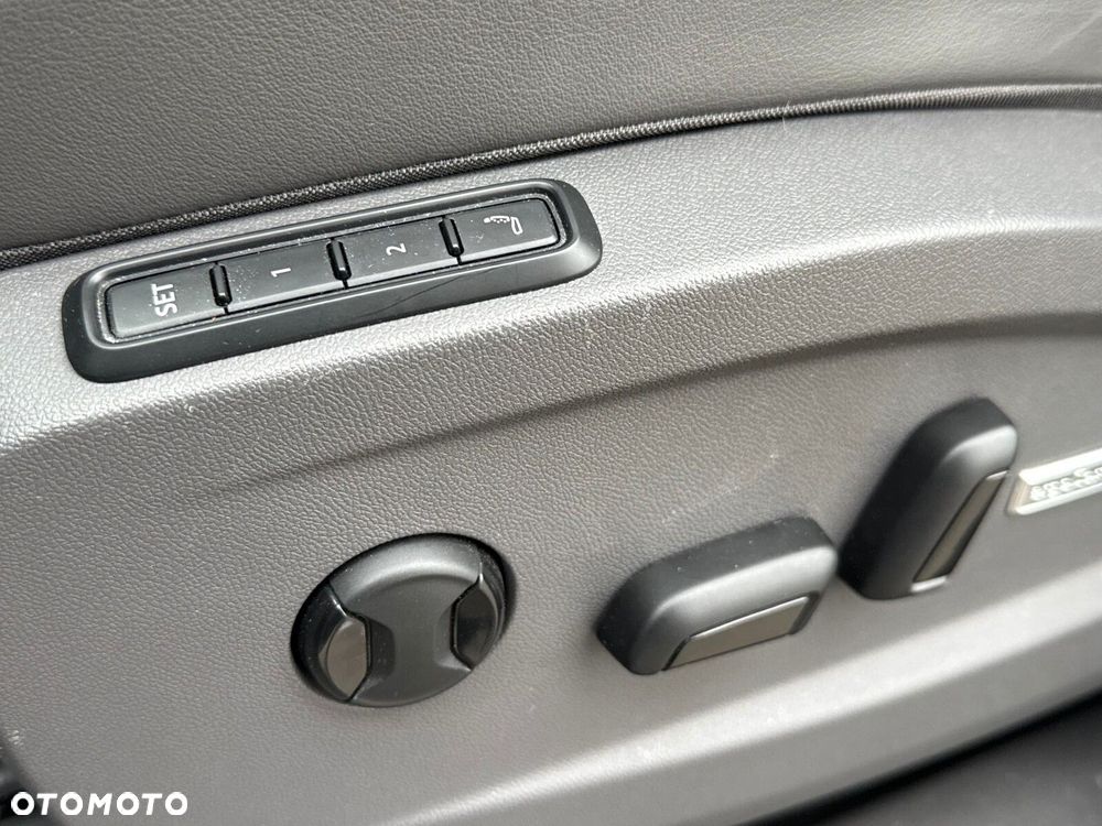 Volkswagen Multivan 2.0 TSI L2 Style DSG - 12