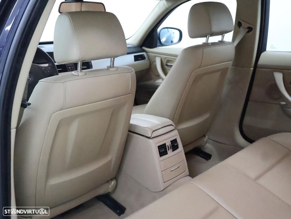 BMW 318 d Line Luxury - 27