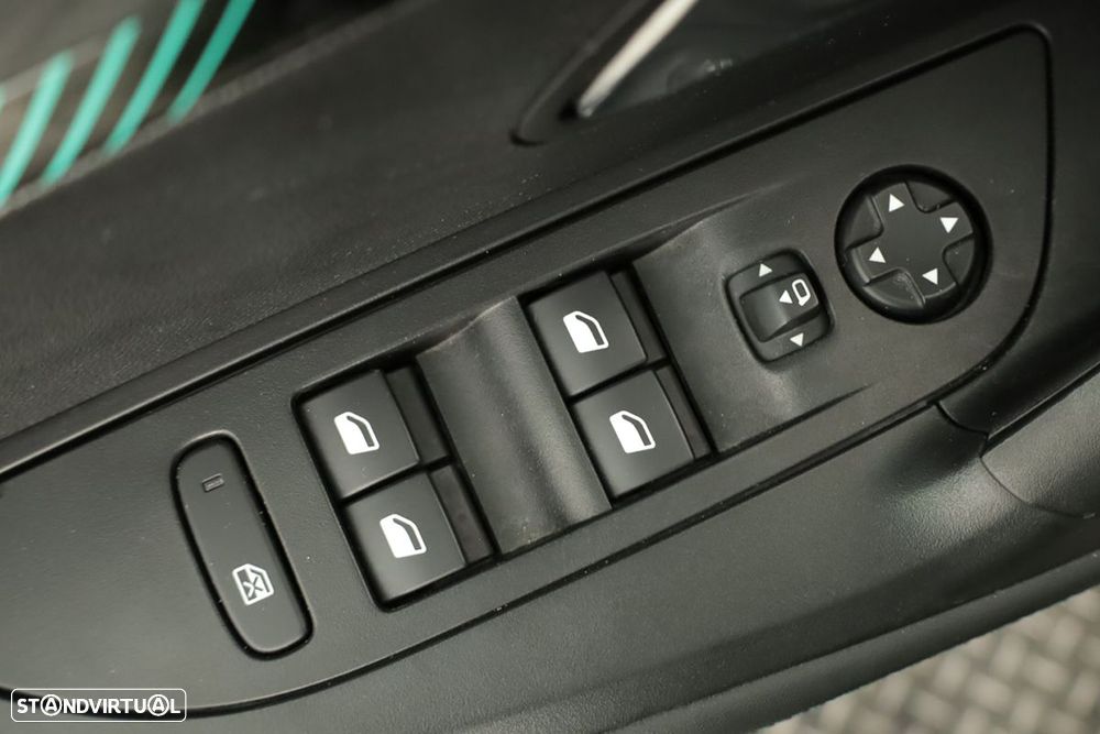 Peugeot 2008 1.2 PureTech Allure Pack EAT8 - 21