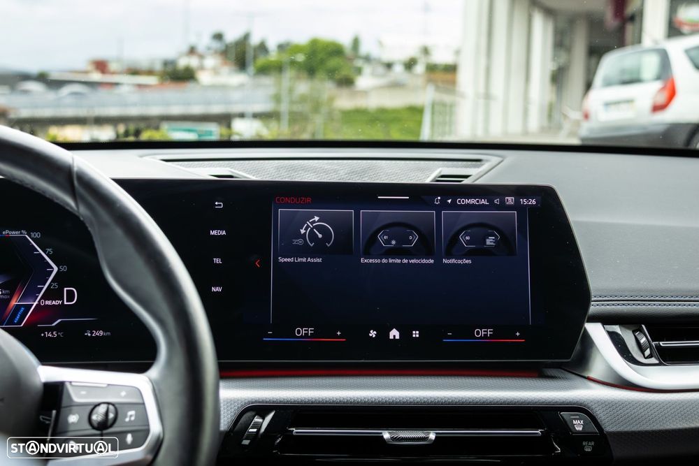 BMW iX1 eDrive20 Pack Desportivo M - 47