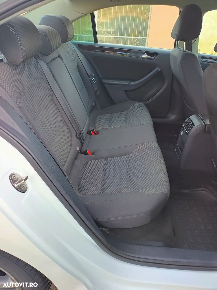 Volkswagen Jetta - 16