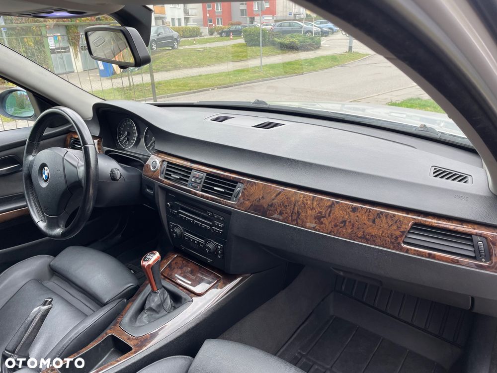 BMW Seria 3 320d Edition Exclusive - 12