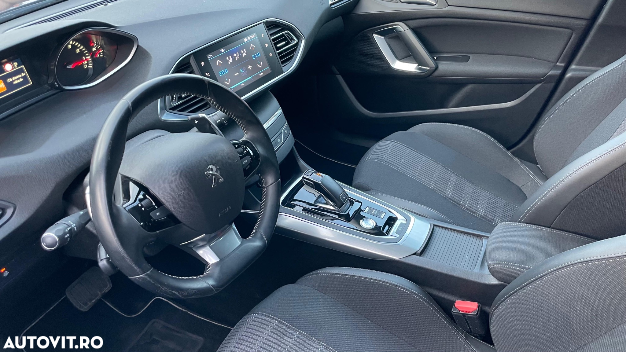 Peugeot 308 1.2 L PureTech Turbo S&S EAT8 Allure Pack - 3