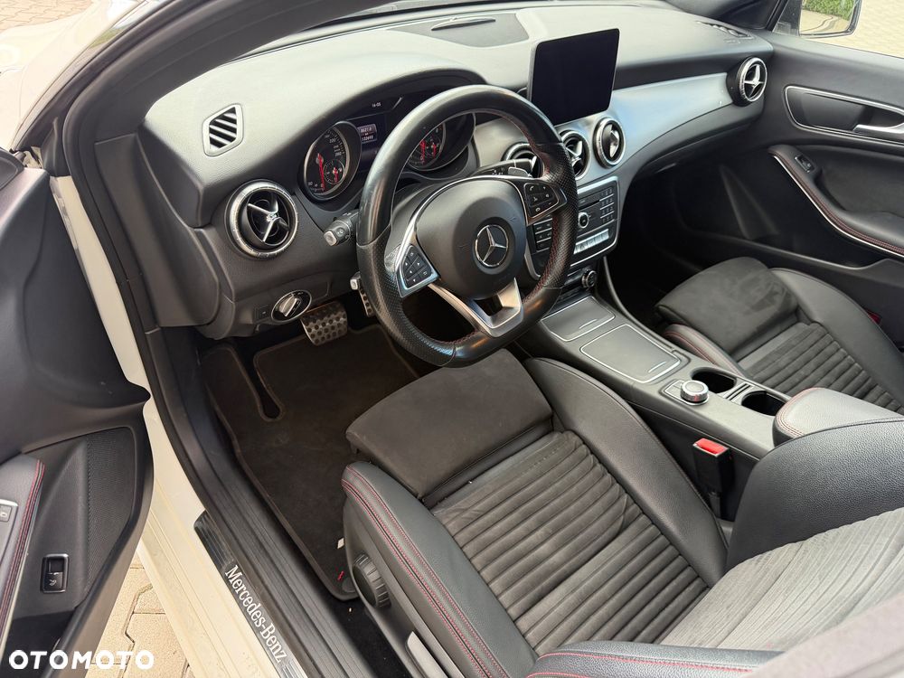 Mercedes-Benz CLA 220 4-Matic - 8