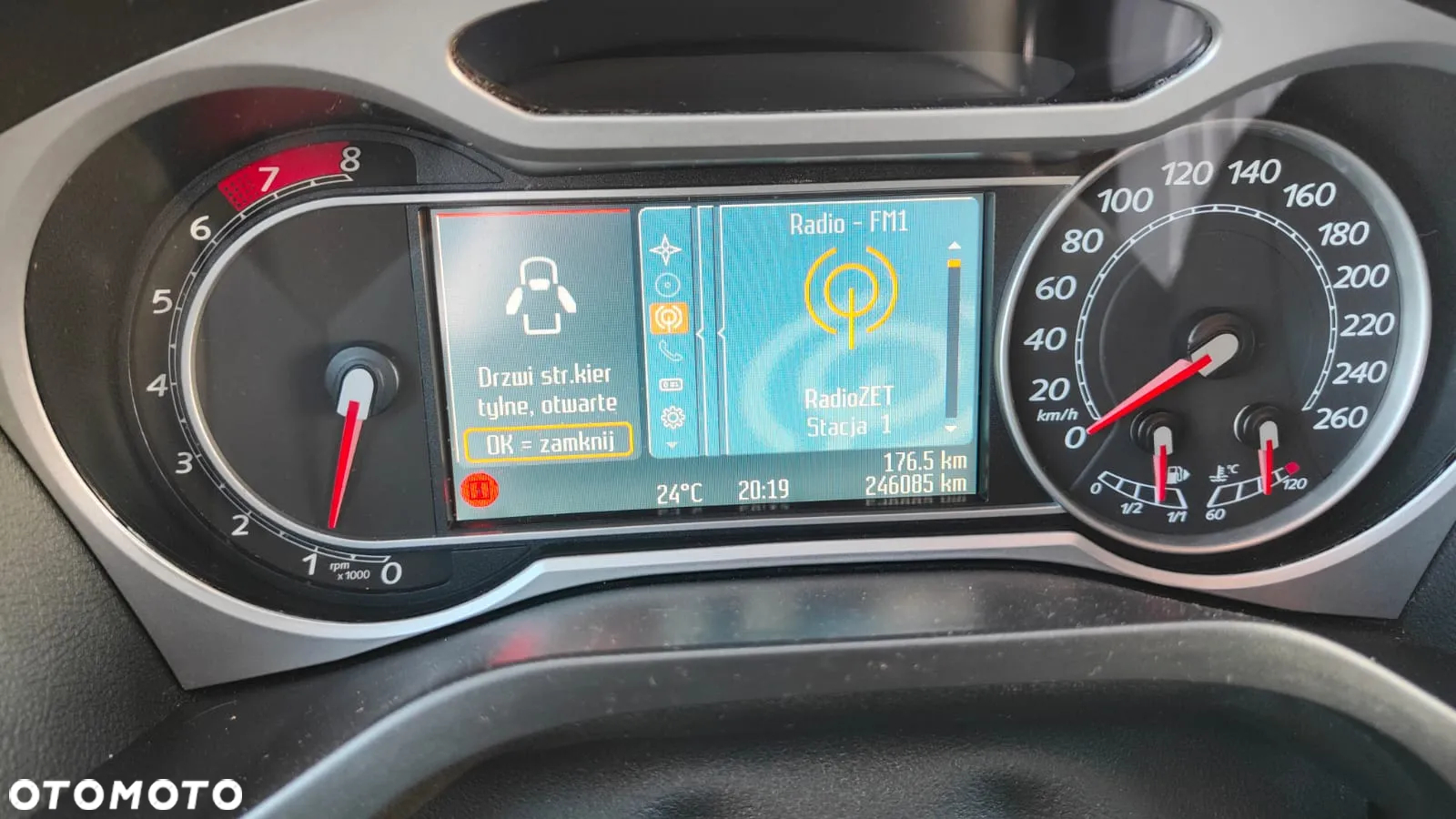 Ford S-Max 2.5 Titanium - 23
