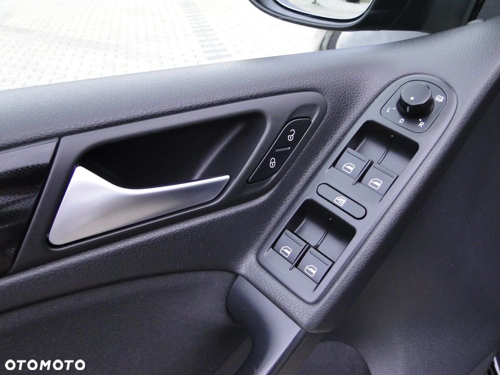 Volkswagen Golf 2.0 TDI DPF BlueMotion Technology DSG Comfortline - 22