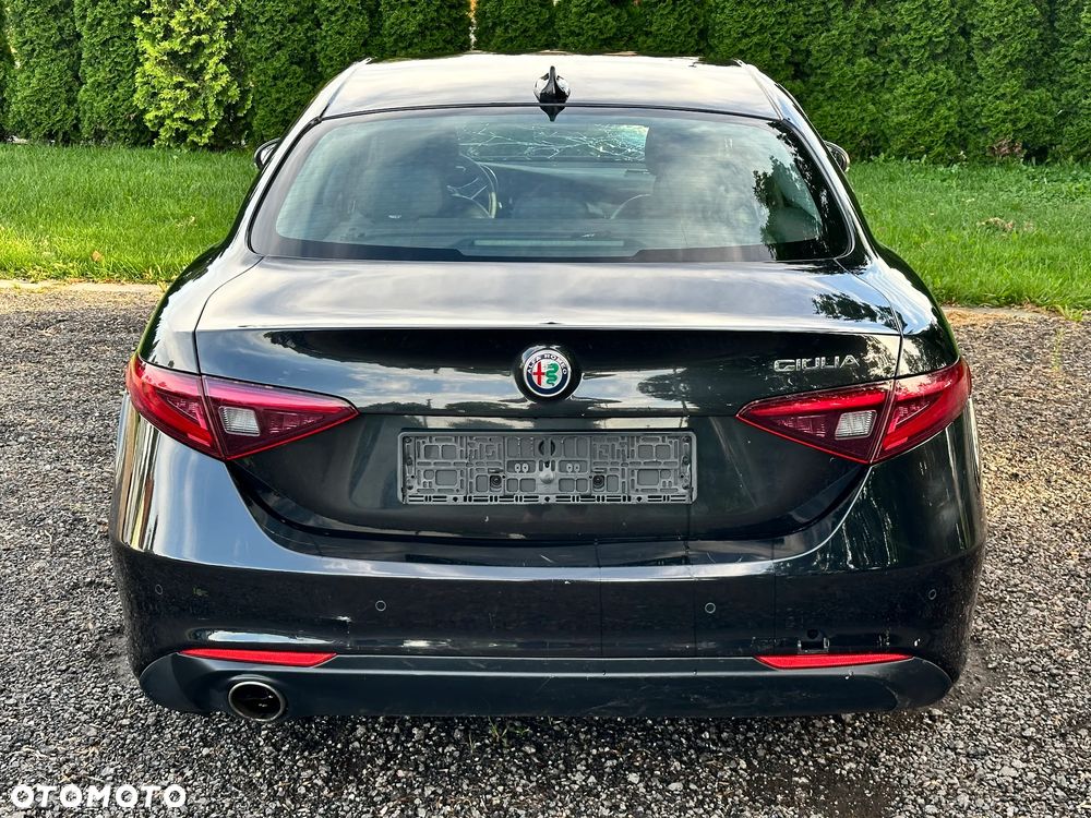 Alfa Romeo Giulia - 9