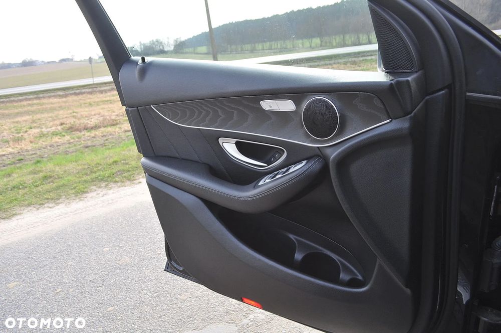 Mercedes-Benz GLC - 25