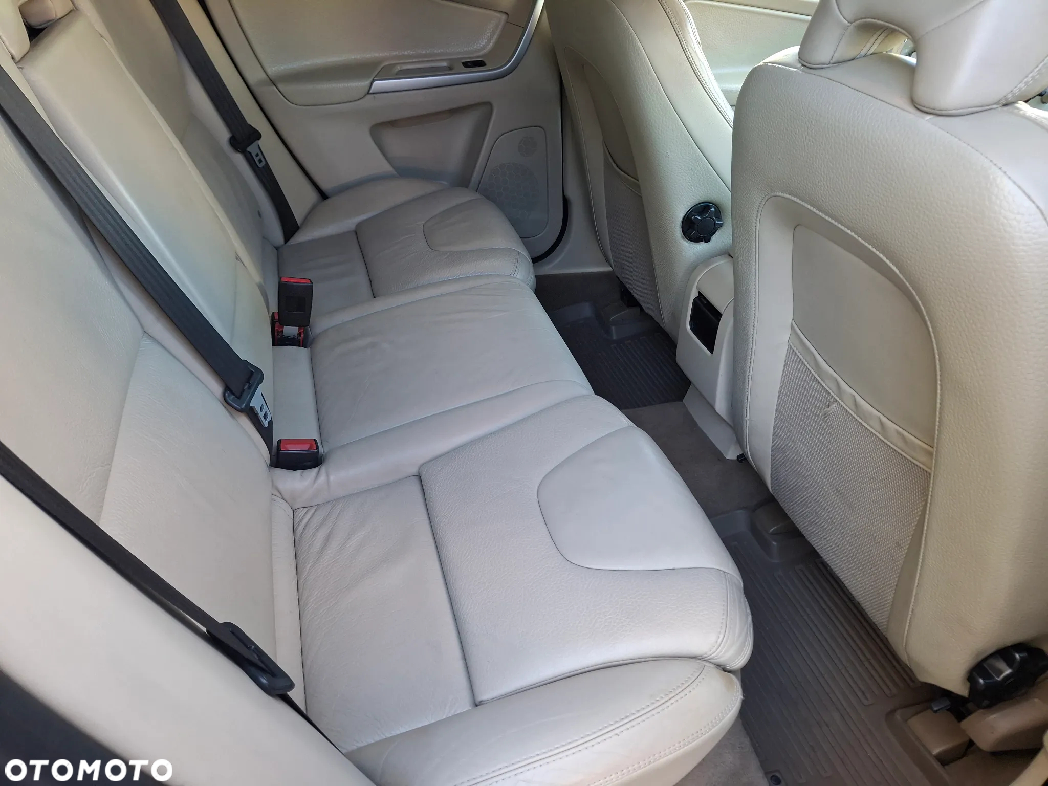Volvo XC 60 2.4D AWD Momentum - 12