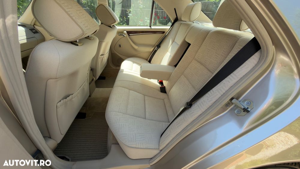 Mercedes-Benz C - 9