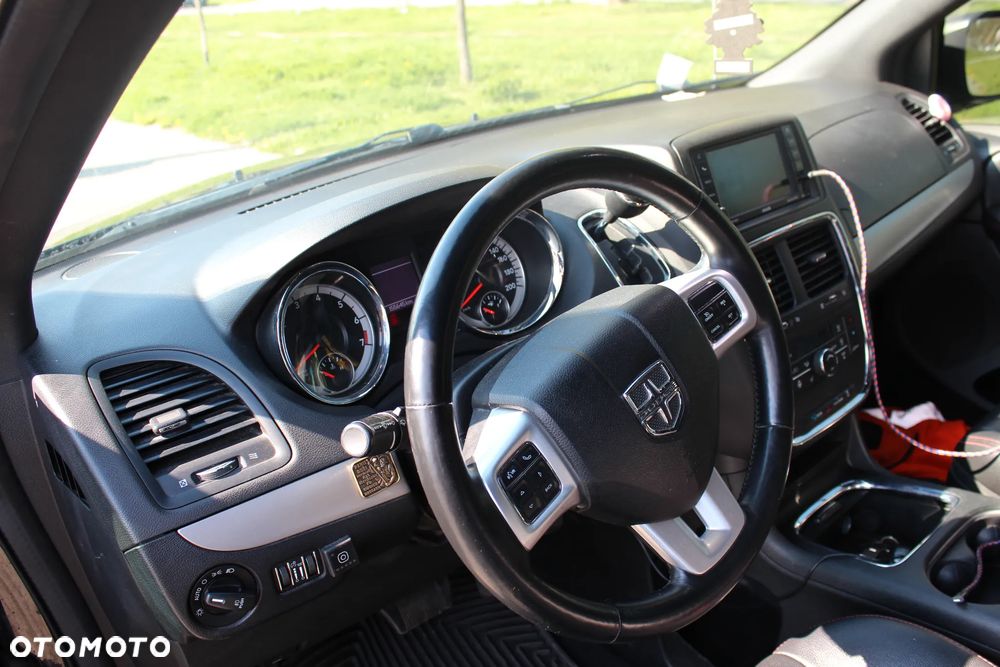 Dodge Grand Caravan - 11