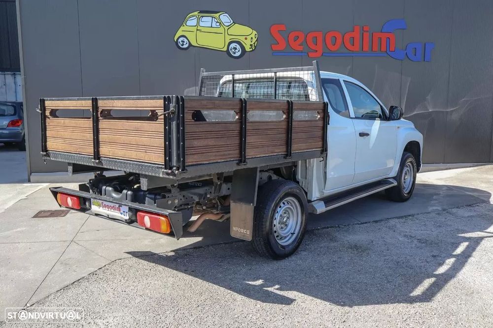 Mitsubishi L200 2.3 DI-D Club Invite Strakar Look 4WD - 6