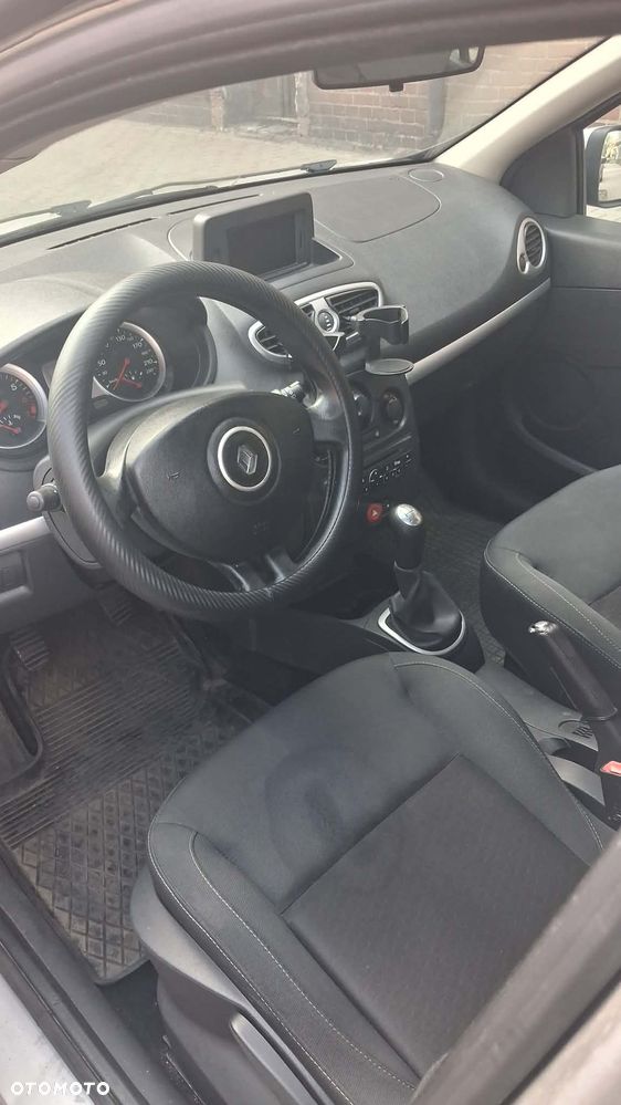 Renault Clio 1.2 16V 75 TomTom Edition - 8
