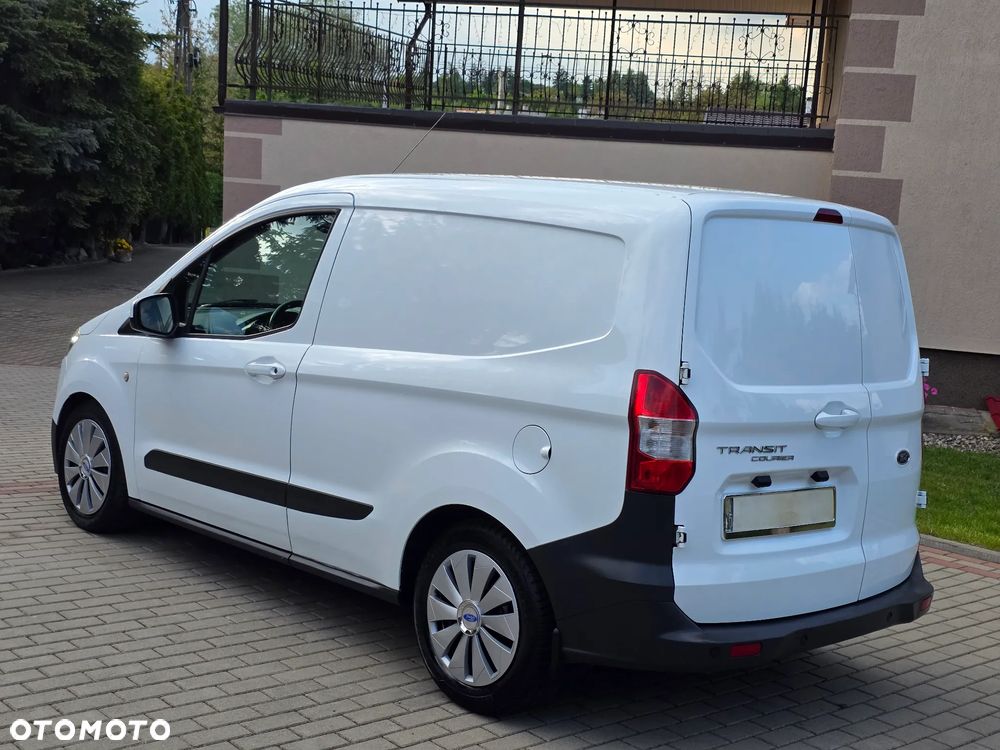 Ford Transit Courier - 25