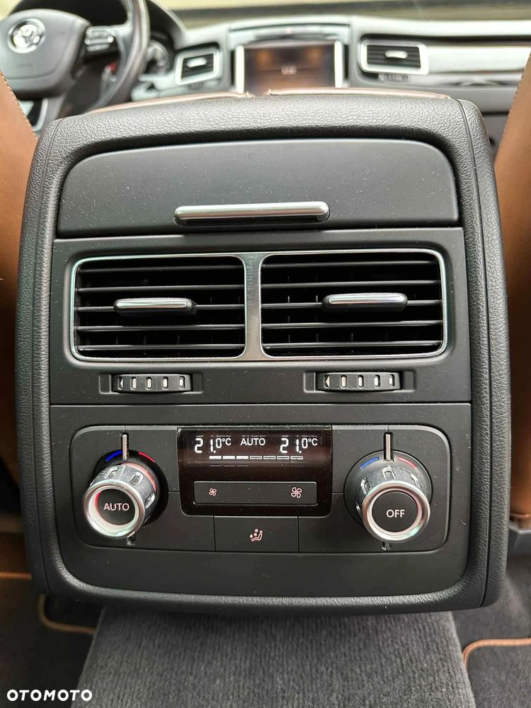 Volkswagen Touareg - 12