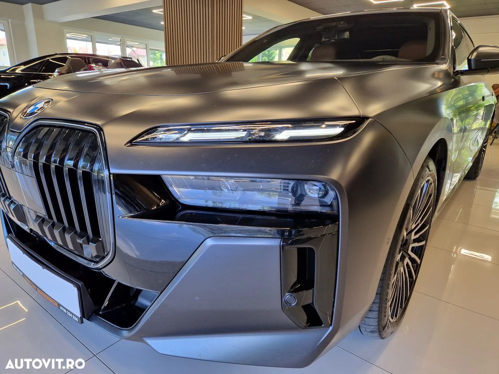 BMW Seria 7 740d xDrive MHEV - 14