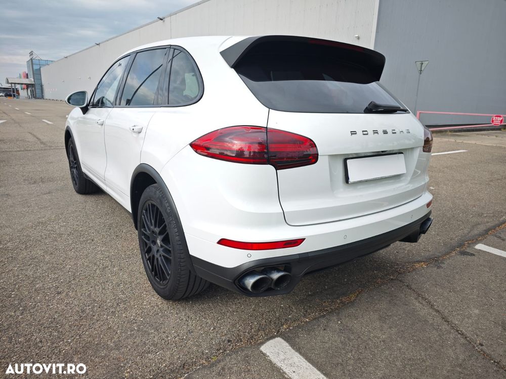 Porsche Cayenne 3.0 L V6 - 4