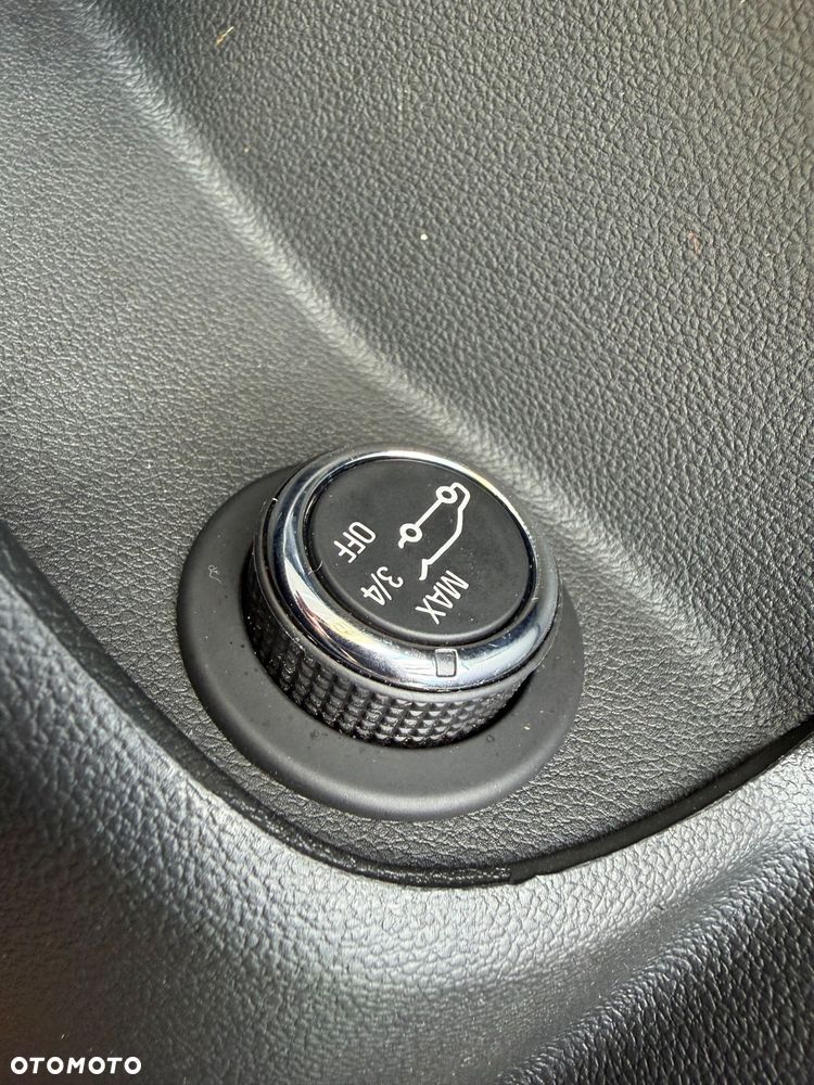 Opel Insignia ver-2-0-bitrb-d-4x4-automatik-exclusive - 30