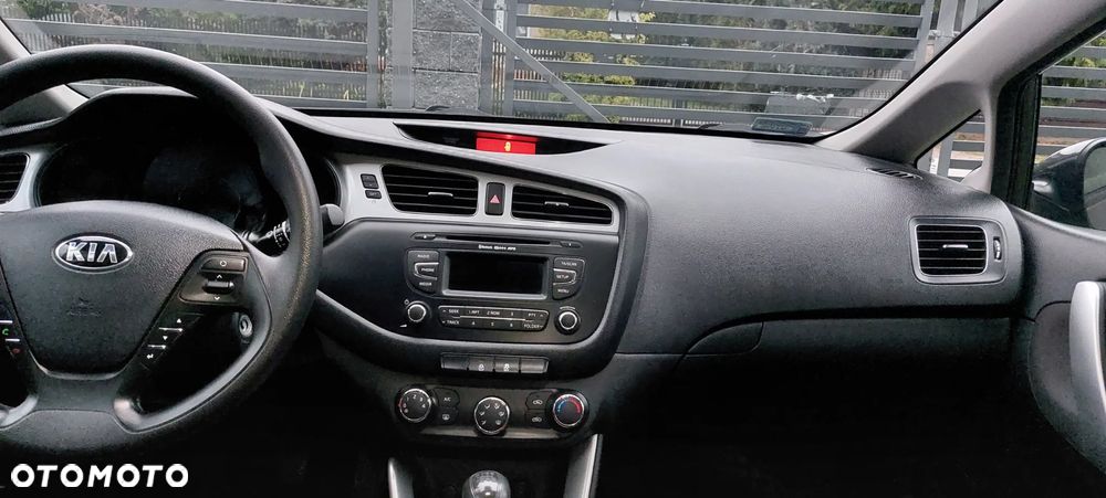 Kia Ceed - 10