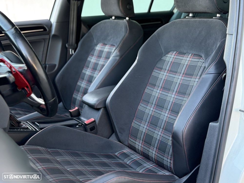 VW Golf 2.0 TSi GTi DSG - 8