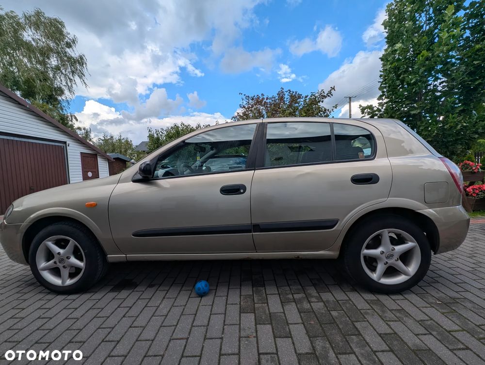 Nissan Almera 1.5 Base - 3