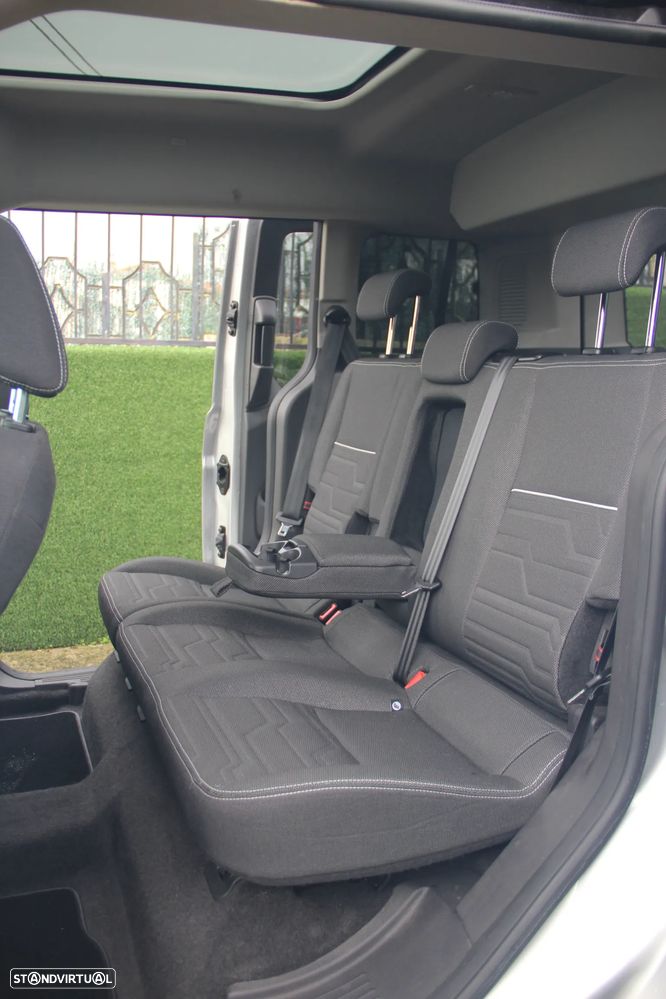 Ford Tourneo Connect 1.5 TDCi S&S Titanium - 9