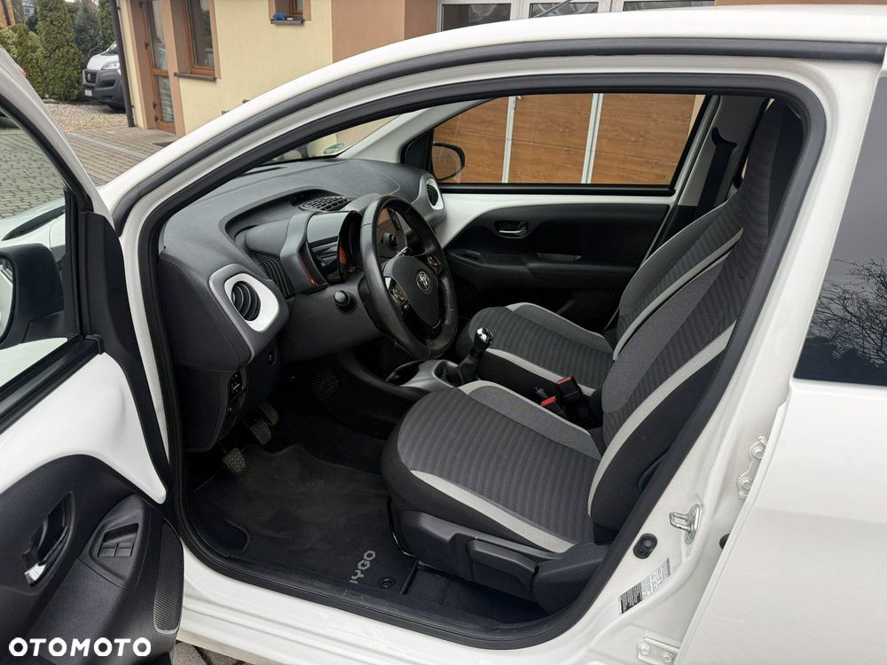 Toyota Aygo x-play - 19