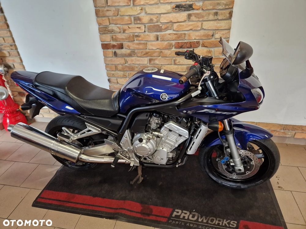 Yamaha FZS - 25