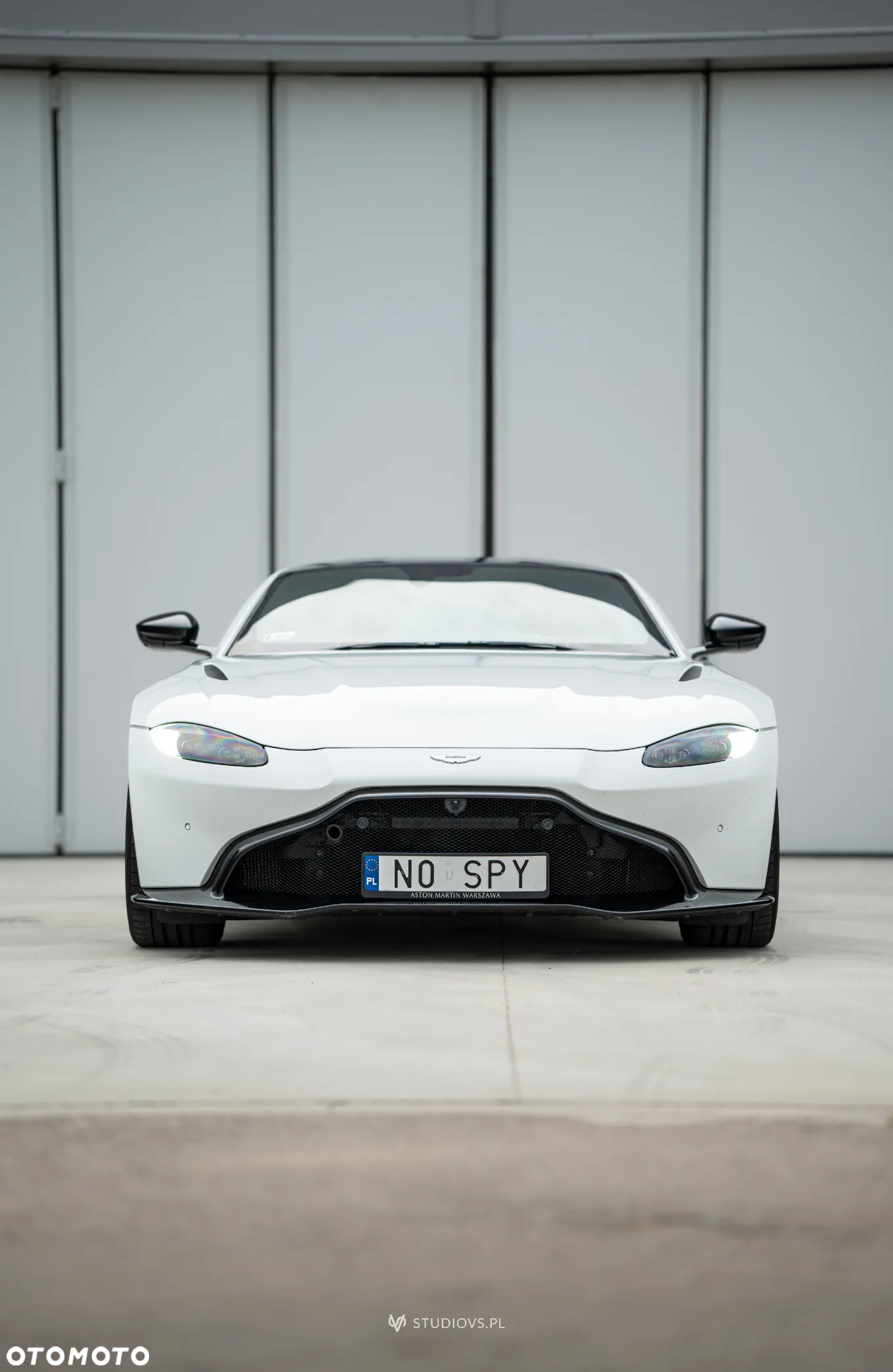 Aston Martin Vantage - 12