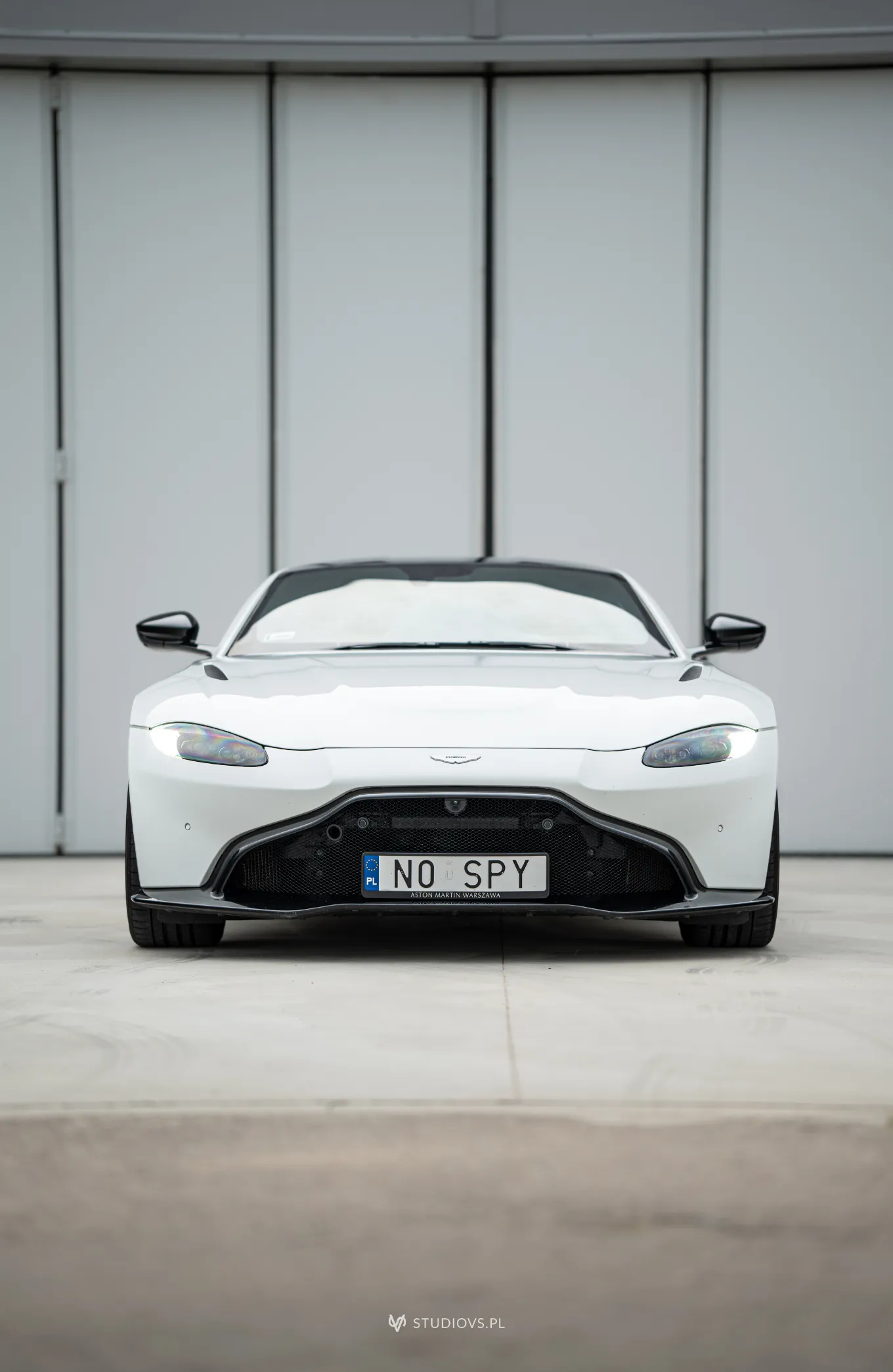 Aston Martin Vantage - 12