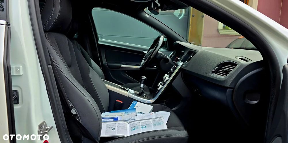 Volvo V60 T3 Momentum - 3