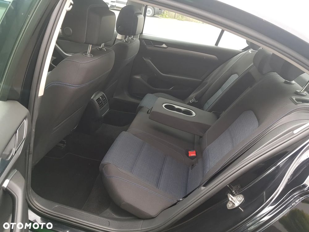 Volkswagen Passat - 15