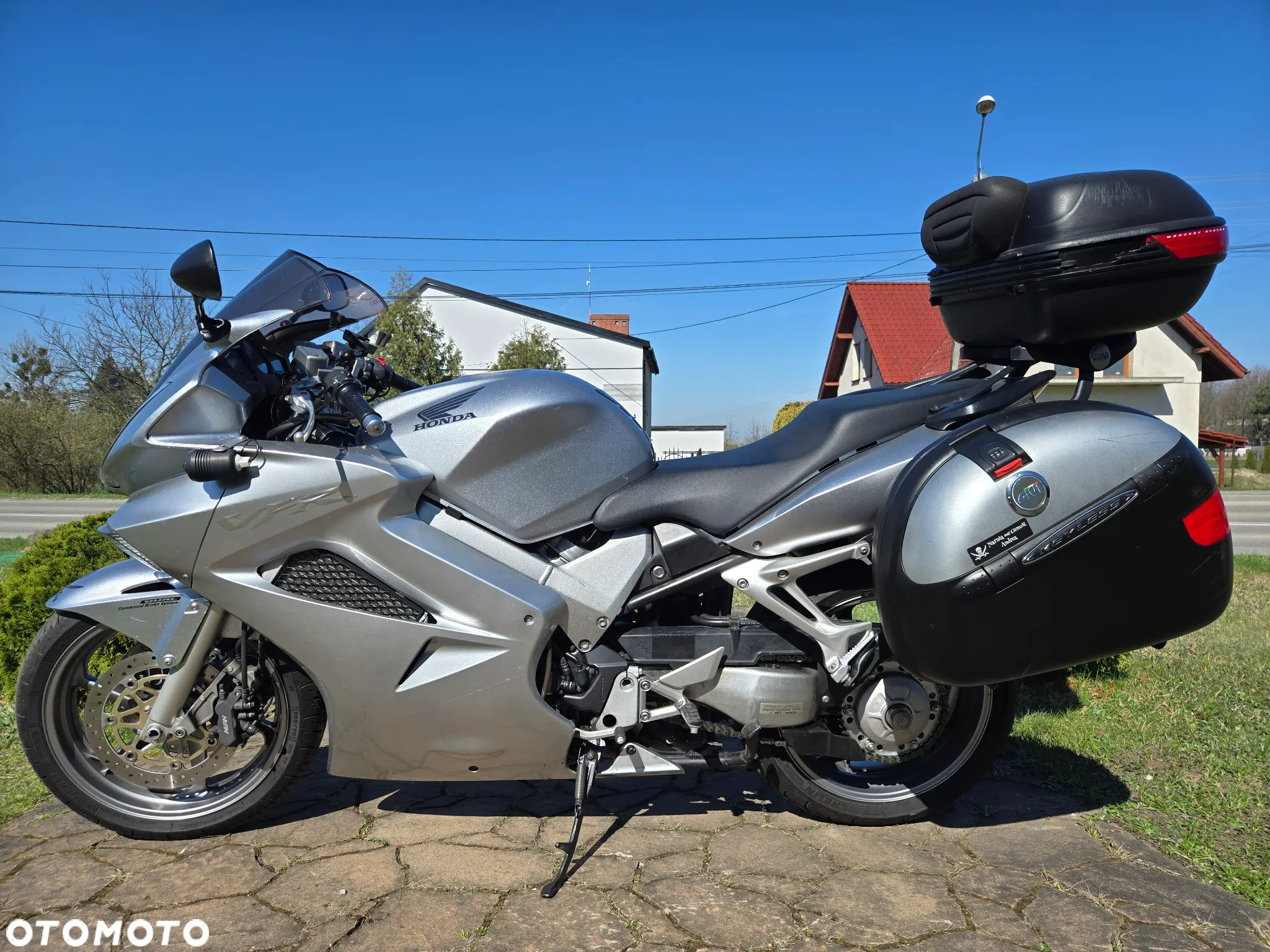 Honda VFR - 4