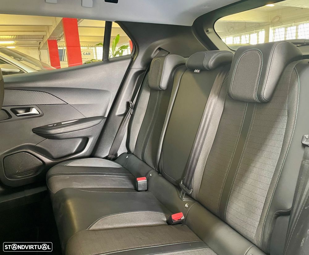 Peugeot 2008 PureTech 130 EAT8 Allure Pack - 28