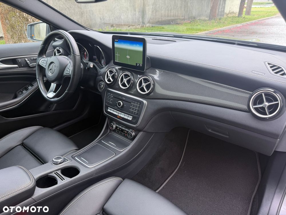 Mercedes-Benz GLA 200 7G-DCT AMG Line - 9