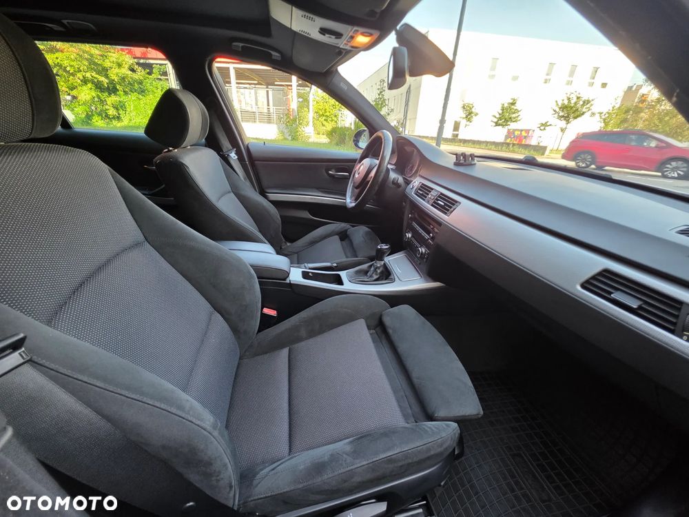 BMW Seria 3 320i Edition Sport - 17