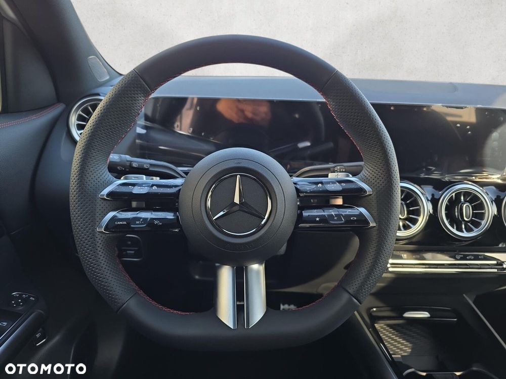 Mercedes-Benz GLA - 15