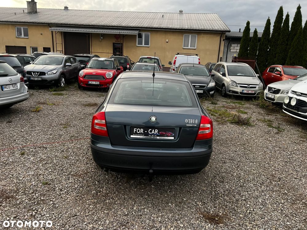 Skoda Octavia 1.6 Ambiente - 10