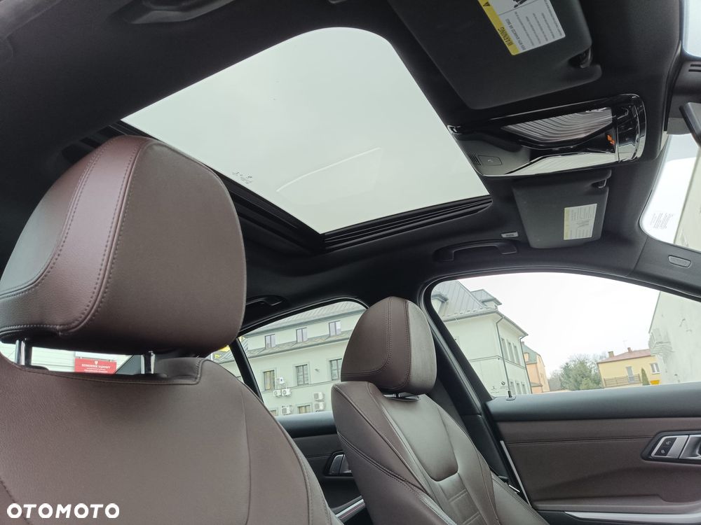 BMW Seria 3 330i xDrive Sport Line - 12