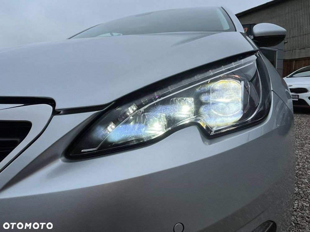 Peugeot 308 HDi FAP 150 Allure - 26