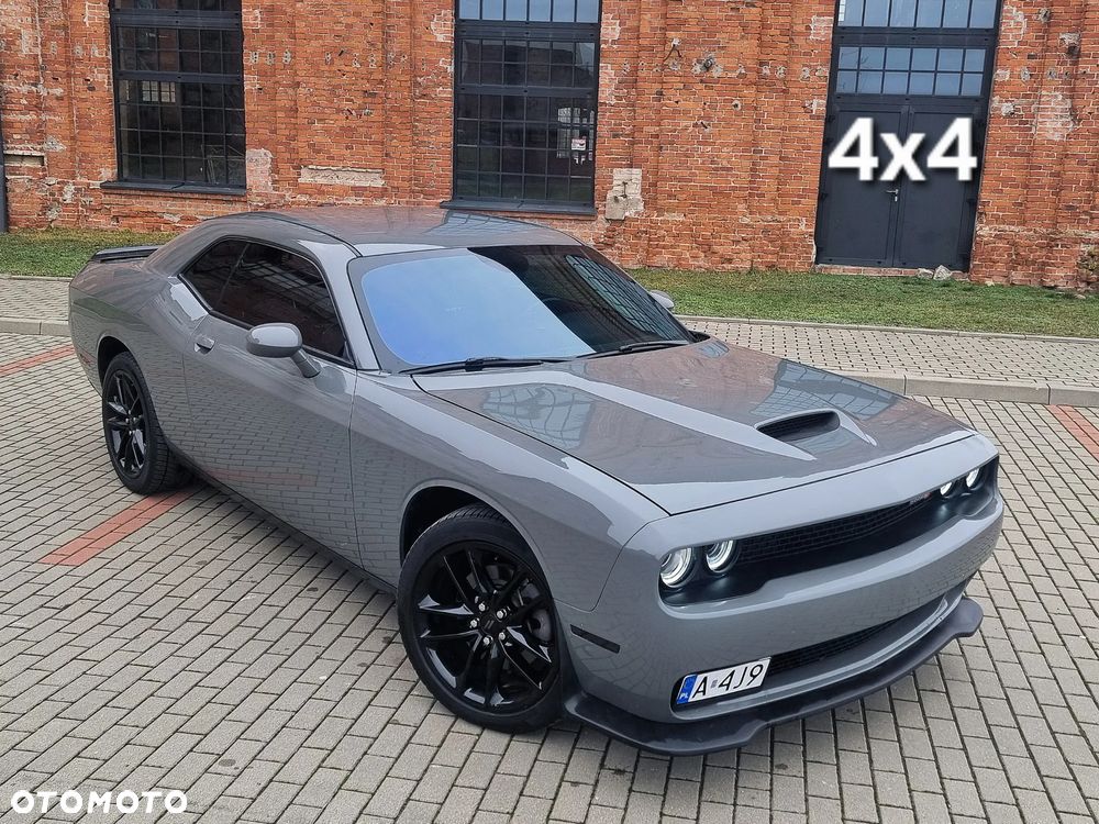 Dodge Challenger - 2