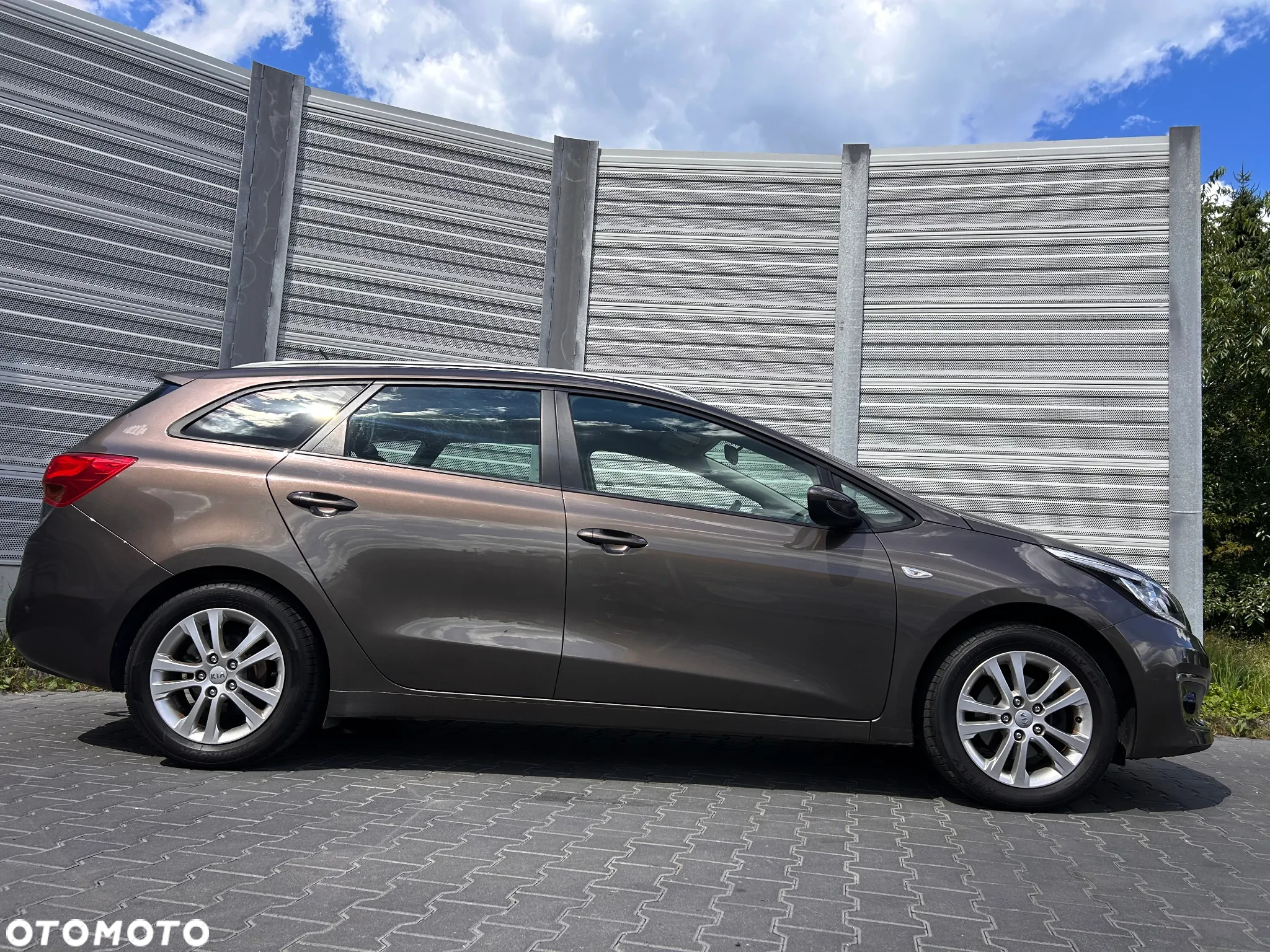 Kia Ceed 1.4 L - 6