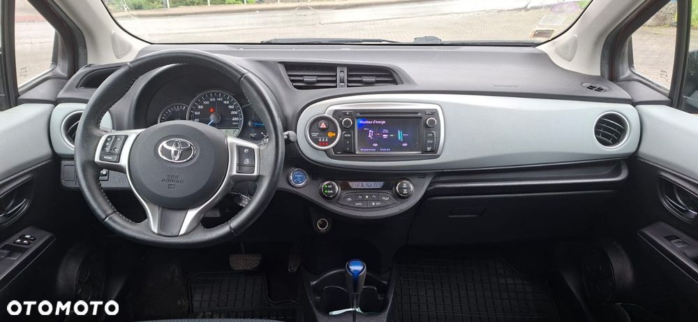 Toyota Yaris Hybrid 100 Dynamic - 9