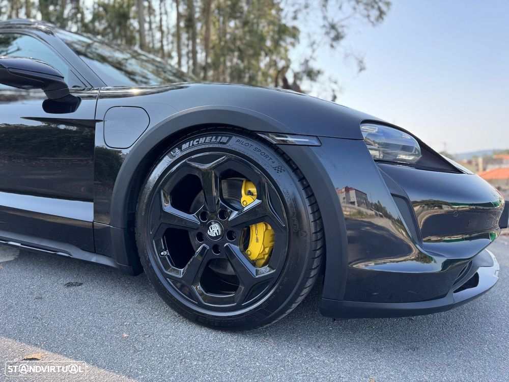 Porsche Taycan Cross Turismo 4 - 13